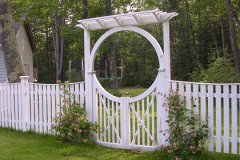Spaced-Estate-Board-with-Halo-Arch-and-New-England-Pergola-and-Spindle-Gate_04