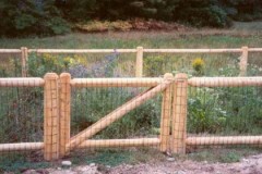 2-Rail-Dowel-End-White-Cedar-Post-and-Rail-with-Gate-and-Black-Welded-Wire_04
