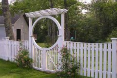 Spaced-Estate-Board-with-Halo-Arch-and-New-England-Pergola-and-Spindle-Gate_02