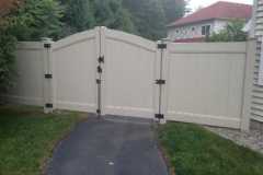 Vinyl-Tan-Solid-Privacy-with-Double-Drive-Arched-Gate_01